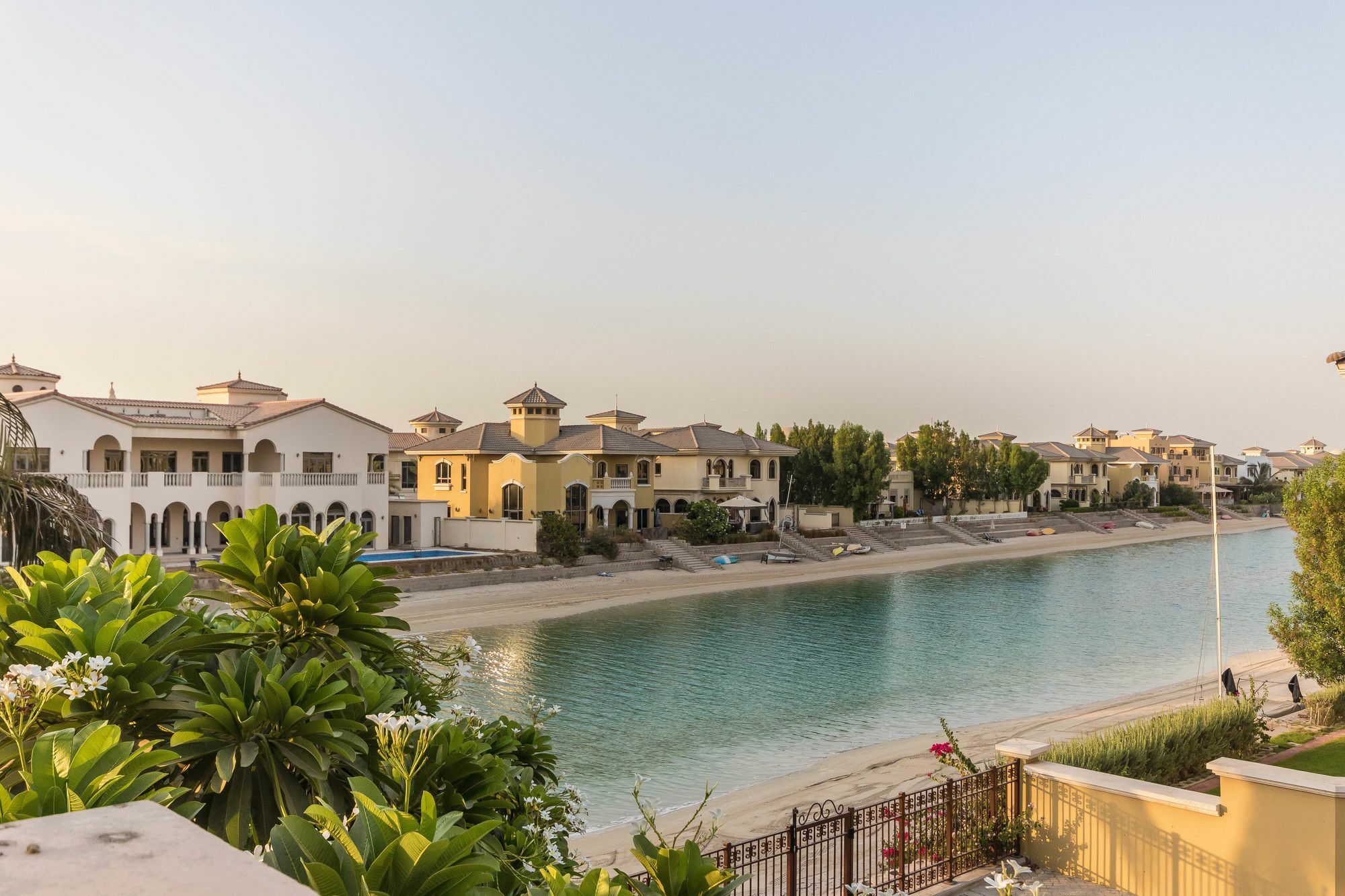 Yanjoon Holiday Homes - Palm Jumeirah Frond A Villas Dubai Esterno foto