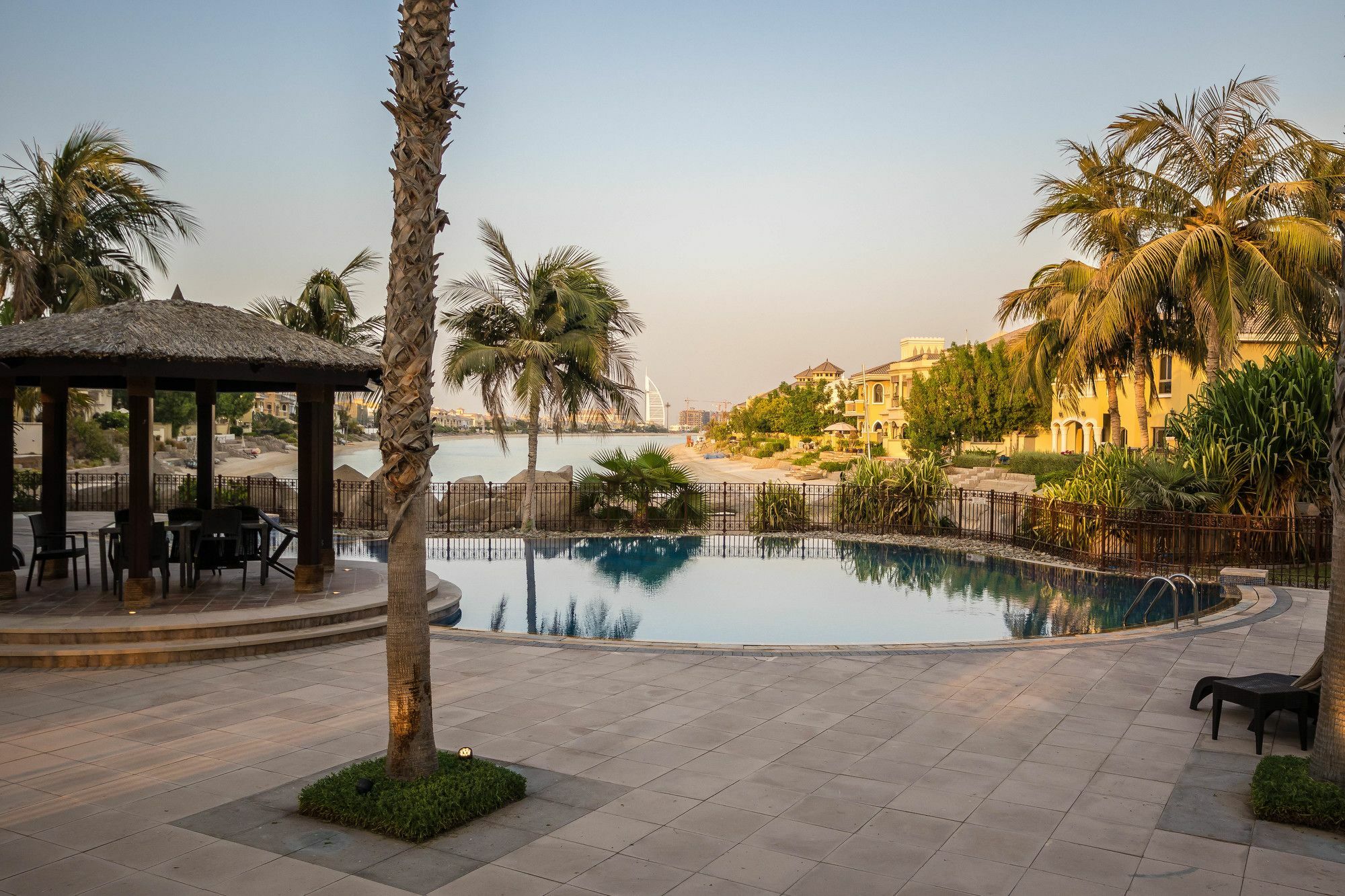 Yanjoon Holiday Homes - Palm Jumeirah Frond A Villas Dubai Esterno foto